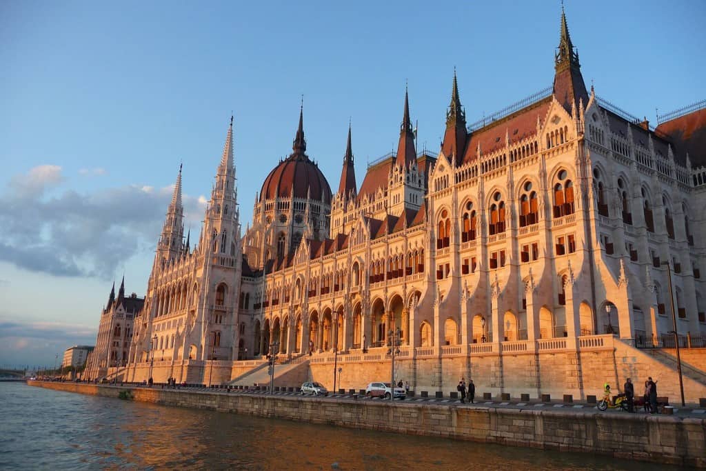Budapest - il parlamento al tramonto